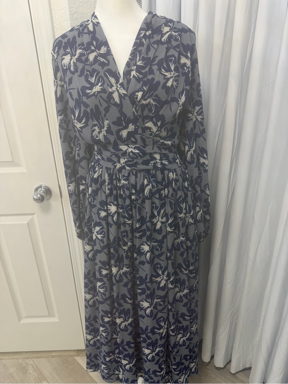 Monroe & Main Floral Faux Wrap Maxi Dress Blue Grey Long Sleeve Plus Size 14W